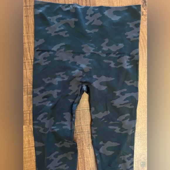 SPANX womens leggings sz medium camo - Picture 2 of 5